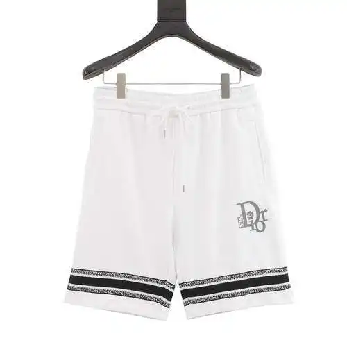 Shorts CD con logo bordado y patchwork en el dobladillo