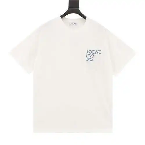 Camiseta LE Loewe de manga corta con logo en el bolsillo bordado tridimensional en contraste