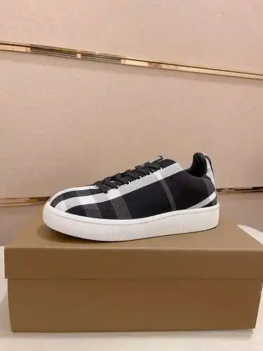 Zapatos de hombre Burberry Código: 0423B20 Talla: 38-44