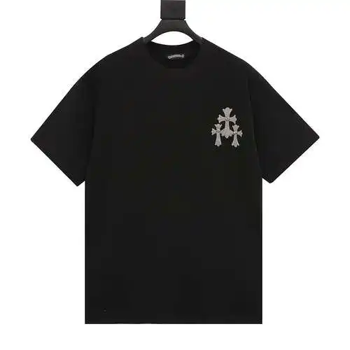 Camiseta de manga corta con estampado de cruz metálica superpuesta CH24ss