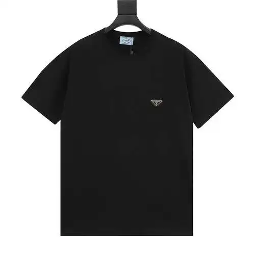 Camiseta de manga corta con logo clásico de la marca PRD Prada