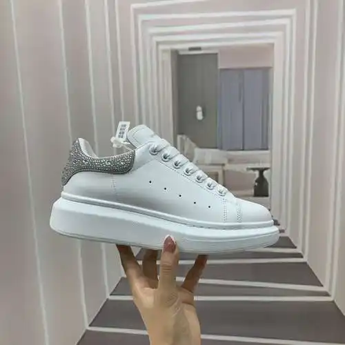 McQueen* Zapatos para hombre y mujer Código: 0318C70 Talla: Mujer 34-41., Hombre 38-46 Observaciones