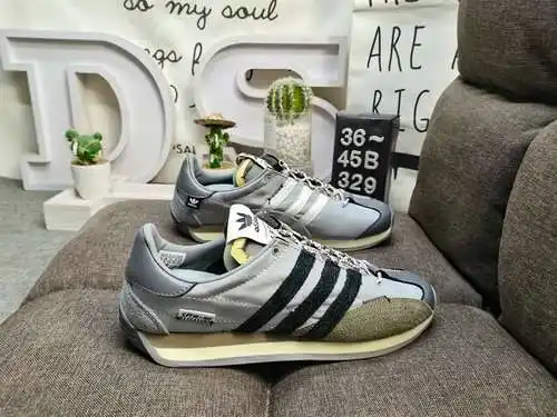 329Dadidas Esta serie también presenta