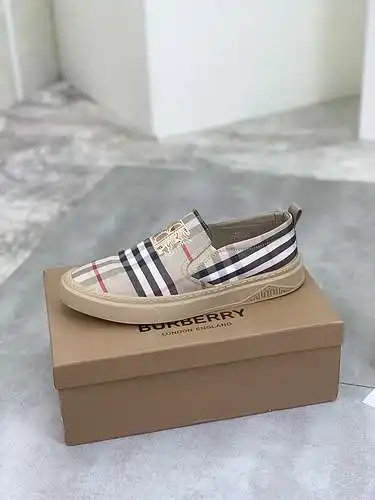 Zapatos de hombre Burberry Código: 0502B40 Talla: 38-44