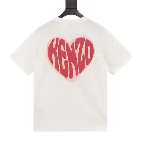 Camiseta KZ Kenzo Takada de manga corta con estampado de corazones en la espalda