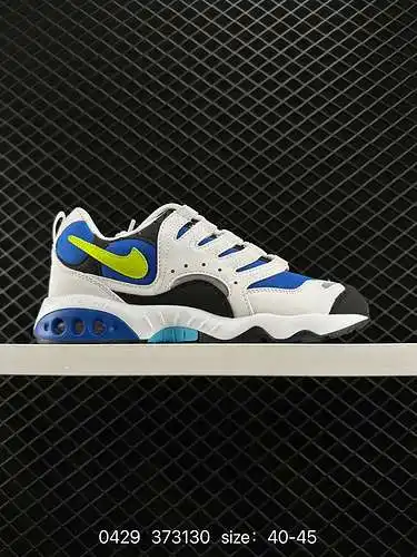 Jacquemus La forma general es una buena combinación de tenis y estilo al aire libre, y también rompe