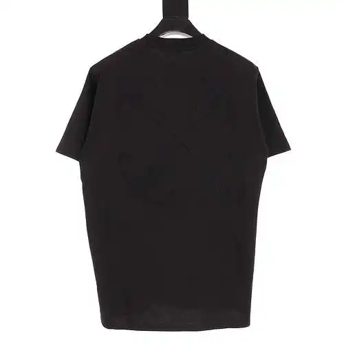 Camiseta de manga corta con bordado de flecha y ancla con estampado oscuro OW