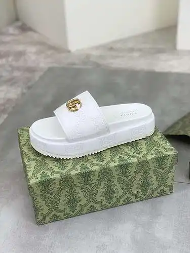 Zapatos GUCCI para hombre y mujer Código: 0429B00 Talla: 35-44