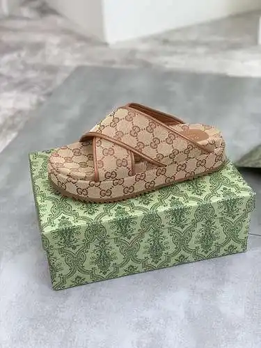Zapatos GUCCI para hombre y mujer Código: 0429B00 Talla: 35-44