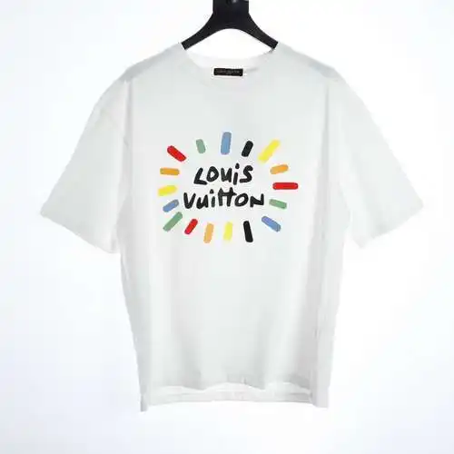 Camiseta de manga corta con estampado de letras coloridas LV