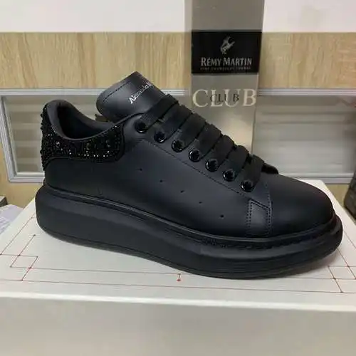McQueen* Zapatos para hombre y mujer Código: 0318C70 Talla: Mujer 34-41., Hombre 38-46 Observaciones
