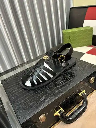 Zapatos de hombre GUCCI Código: 0504B00 Talla: 38-44