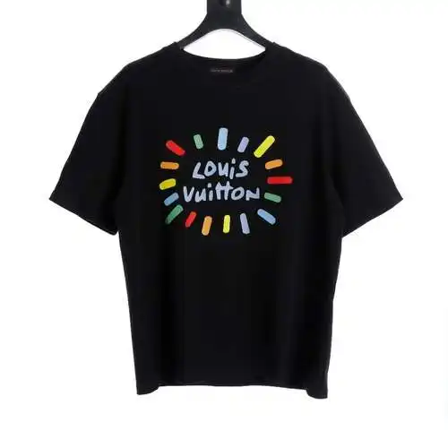 Camiseta de manga corta con estampado de letras coloridas LV