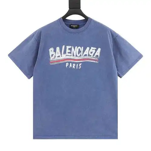 Camiseta de manga corta con letras graffiti desgastadas BLCG