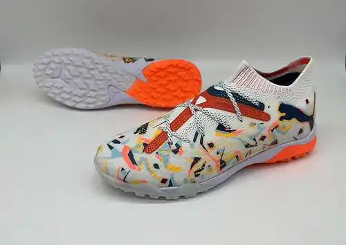 (Llegada) Zapatos de fútbol con tachuelas rotas impermeables totalmente tejidos para la Copa Mundial