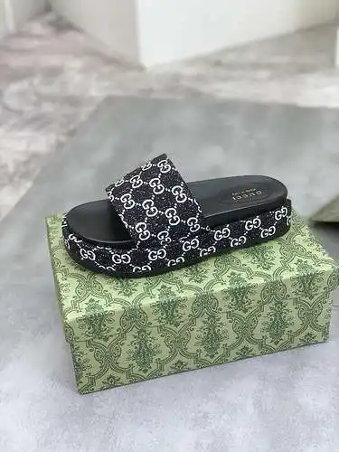 Zapatos GUCCI para hombre y mujer Código: 0429B00 Talla: 35-44