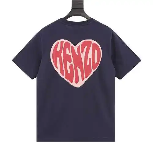 Camiseta KZ Kenzo Takada de manga corta con estampado de corazones en la espalda