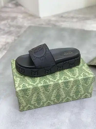 Zapatos GUCCI para hombre y mujer Código: 0429B00 Talla: 35-44