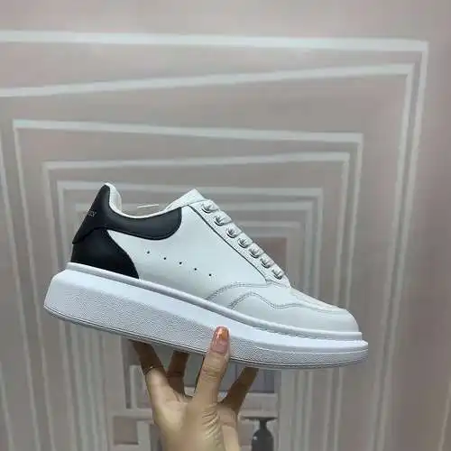 McQueen* Zapatos para hombre y mujer Código: 0318C30 Talla: Mujer 34-41., Hombre 38-46 Observaciones