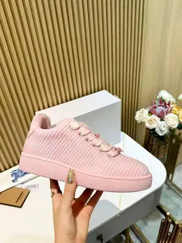 Zapatos Burberry para hombre y mujer Código: 0506C40 Talla: Mujer 35-40, Hombre 39-45 (35, 45 person