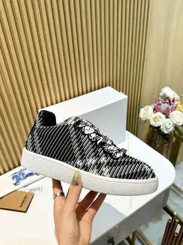 Zapatos Burberry para hombre y mujer Código: 0506C40 Talla: Mujer 35-40, Hombre 39-45 (35, 45 person