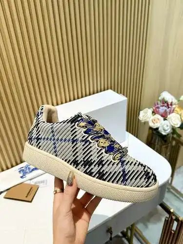 Zapatos Burberry para hombre y mujer Código: 0506C40 Talla: Mujer 35-40, Hombre 39-45 (35, 45 person
