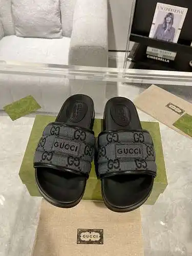 Zapatos GUCCI para hombre y mujer Código: 0506B40 Talla: Mujer 35-40 Hombre 39-44 (Mujer 41, Hombre 