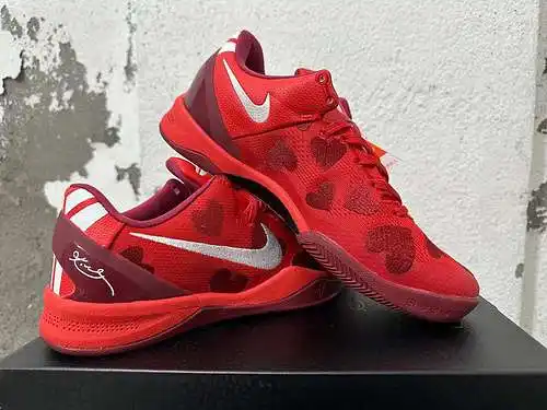 La octava generación de Kobe Bryant, la cuñada de Kobe se pone de pie para San Valentín 40-46