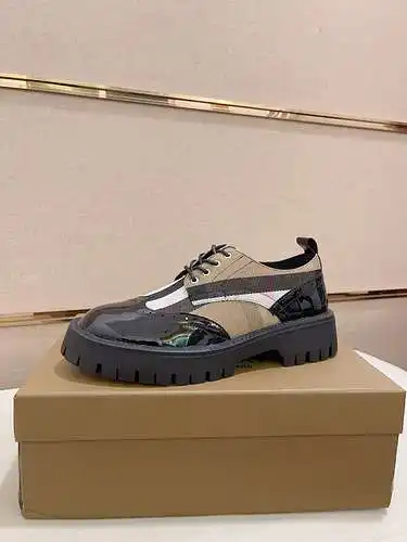Zapatos de hombre Burberry Código: 0510B60 Tamaño: 38-44, 45 se pueden personalizar,