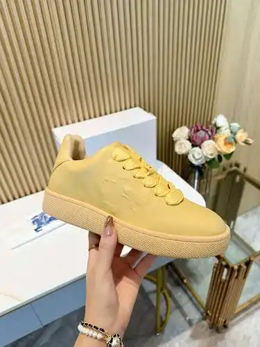 Zapatos Burberry para hombre y mujer Código: 0506C40 Talla: Mujer 35-40, Hombre 39-45 (35, 45 person