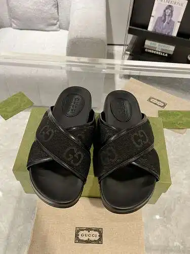 Zapatos GUCCI para hombre y mujer Código: 0506B40 Talla: Mujer 35-40 Hombre 39-44 (Mujer 41, Hombre 