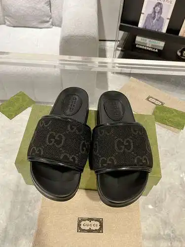 Zapatos GUCCI para hombre y mujer Código: 0506B40 Talla: Mujer 35-40 Hombre 39-44 (Mujer 41, Hombre 