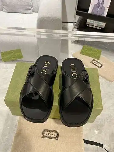 Zapatos GUCCI para hombre y mujer Código: 0506B40 Talla: Mujer 35-40 Hombre 39-44 (Mujer 41, Hombre 