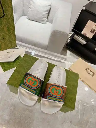 Zapatos GUCCI para hombre y mujer Código: 0506B00 Talla: Mujer 35-40, Hombre 39-44
