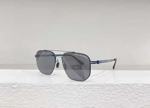 P8933