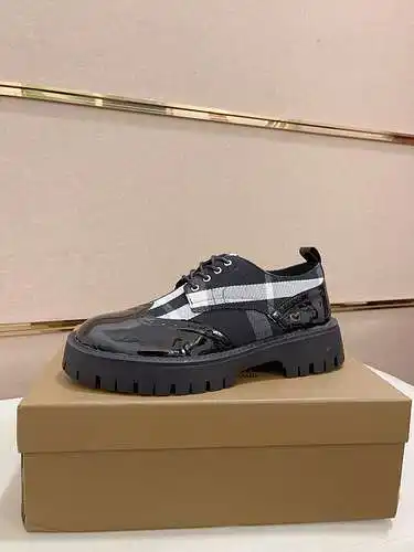 Zapatos de hombre Burberry Código: 0510B60 Tamaño: 38-44, 45 se pueden personalizar,