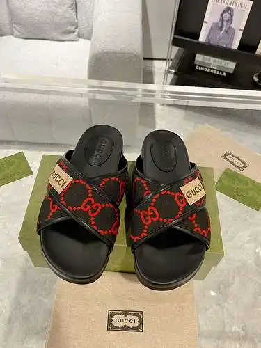 Zapatos GUCCI para hombre y mujer Código: 0506B40 Talla: Mujer 35-40 Hombre 39-44 (Mujer 41, Hombre 