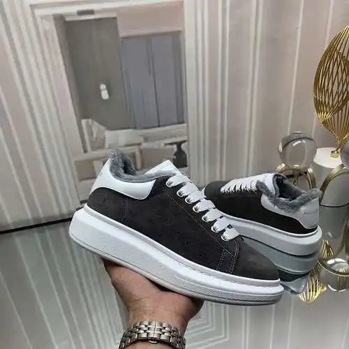 McQueen* Zapatos para hombre y mujer Código: 0318C30 Talla: Mujer 34-41., Hombre 38-46 Observaciones