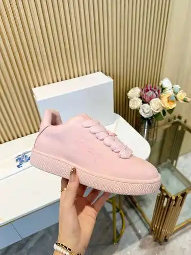 Zapatos Burberry para hombre y mujer Código: 0506C40 Talla: Mujer 35-40, Hombre 39-45 (35, 45 person