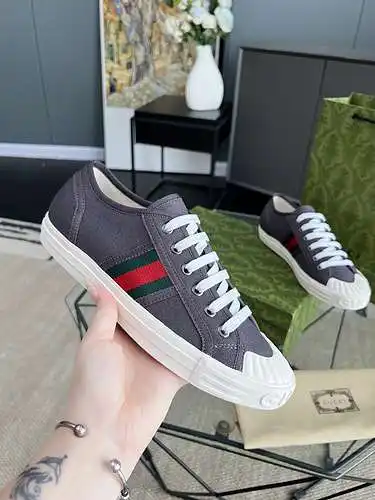 Zapatos GUCCI para hombre y mujer Código: 0514B80 Talla: 35-41 para mujer, 39-46 para hombre.