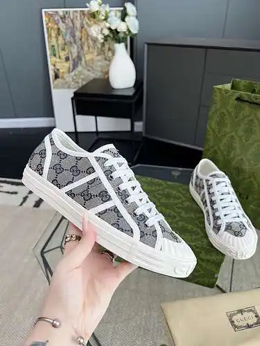 Zapatos GUCCI para hombre y mujer Código: 0514B80 Talla: 35-41 para mujer, 39-46 para hombre.