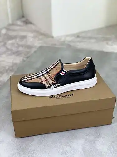 Zapatos de hombre Burberry Código: 0516B40 Talla: 38-44