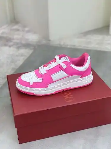 Zapatos Valentino para hombre y mujer Código: 0516C40 Talla: Talla mujer 35-41 Talla hombre 39-45.