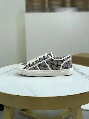 Zapatos GUCCI para hombre y mujer Código: 0516C00 Talla: Mujer 35-40 Hombre 39-45