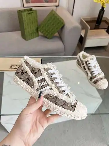 Zapatos GUCCI para hombre y mujer Código: 0514B80 Talla: 35-45
