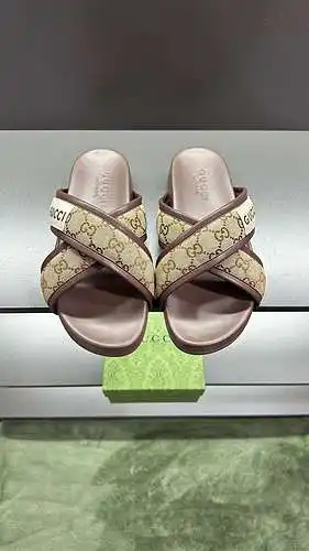 Código de los zapatos de los hombres y de las mujeres de GUCCI: Tamaño 0521B00: Tamaño de las mujere