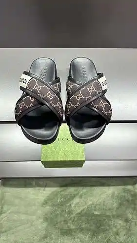 Código de los zapatos de los hombres y de las mujeres de GUCCI: Tamaño 0521B00: Tamaño de las mujere