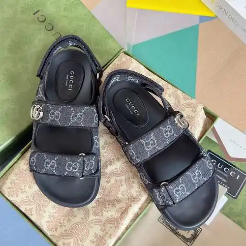 Zapatos GUCCI para hombre y mujer Código: 0526C20 Talla: Mujer 35-42# Hombre 39-46#