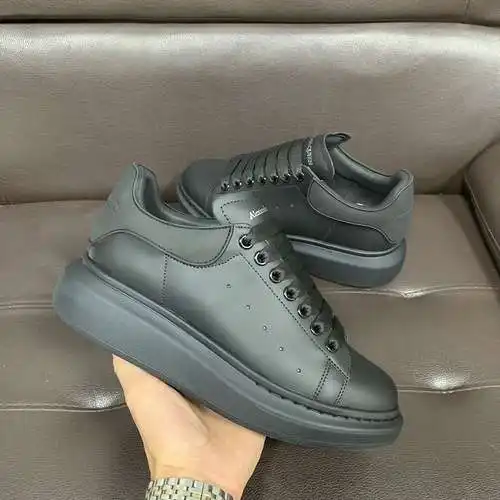 McQueen* Zapatos para hombre y mujer Código: 0526C40 Talla: Mujer 34-41. Hombres 38-46