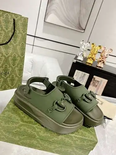 Zapatos GUCCI para hombre y mujer Código: 0528B40 Talla: 35-44